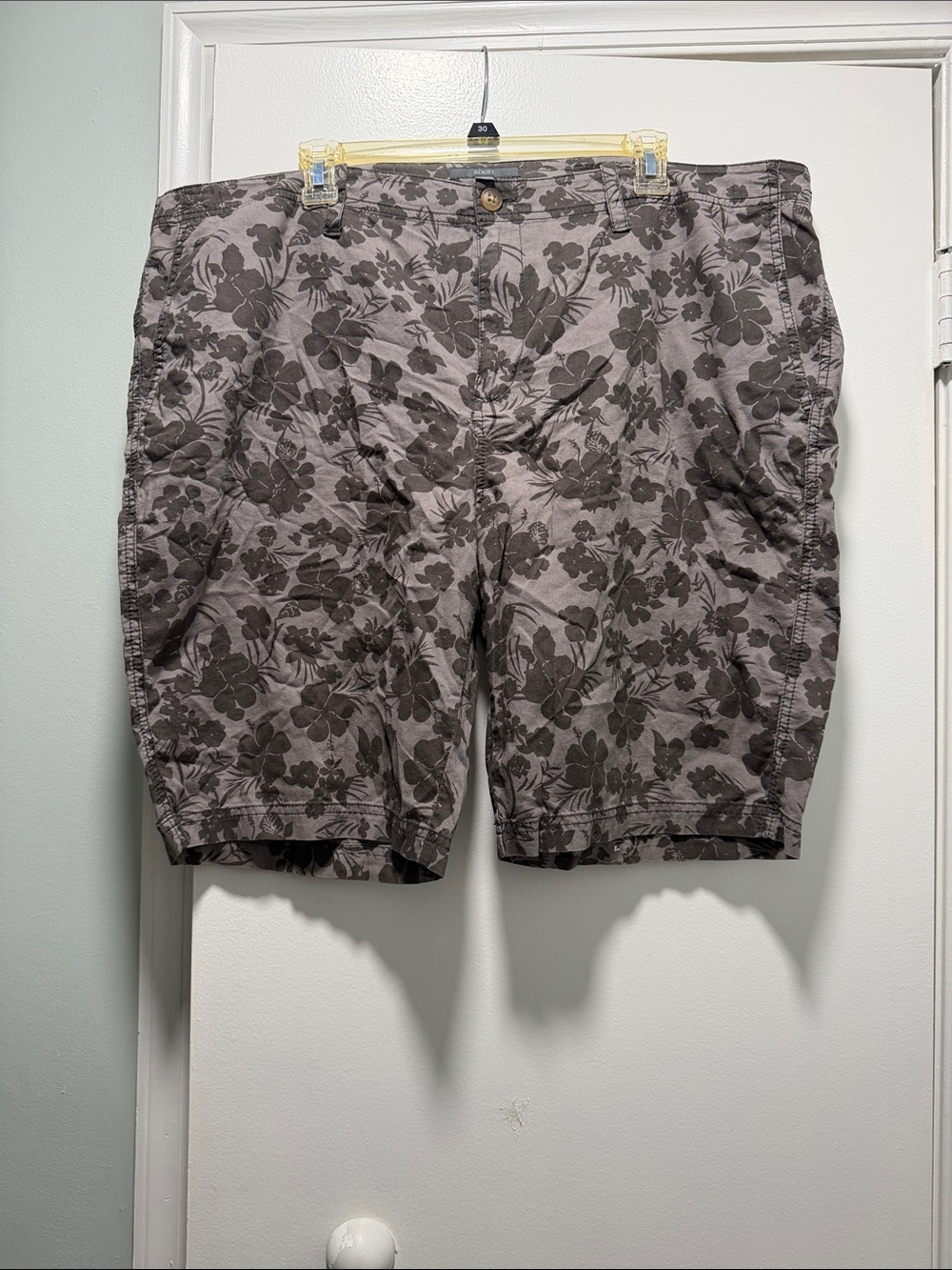 Men's Floral Flat Front Shorts - Gray
